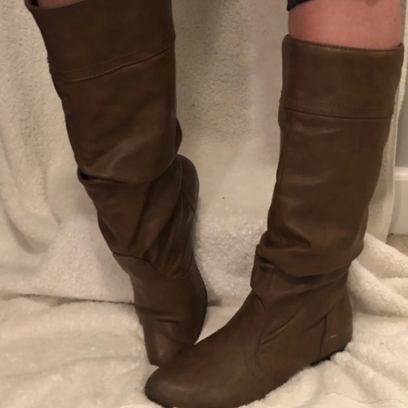 Boots - Picture 1 of 7